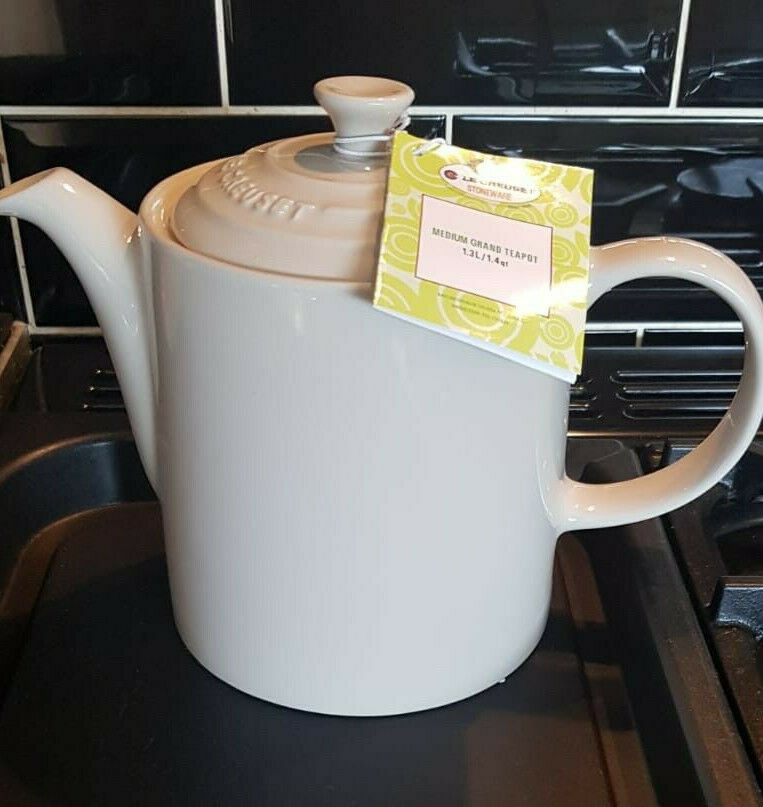 Le Creuset Nutmeg Grand Teapot 1.3L - Deal Locators
